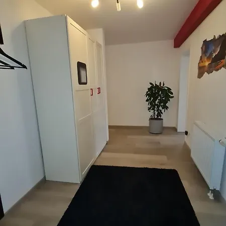 / Messeunterkunft *